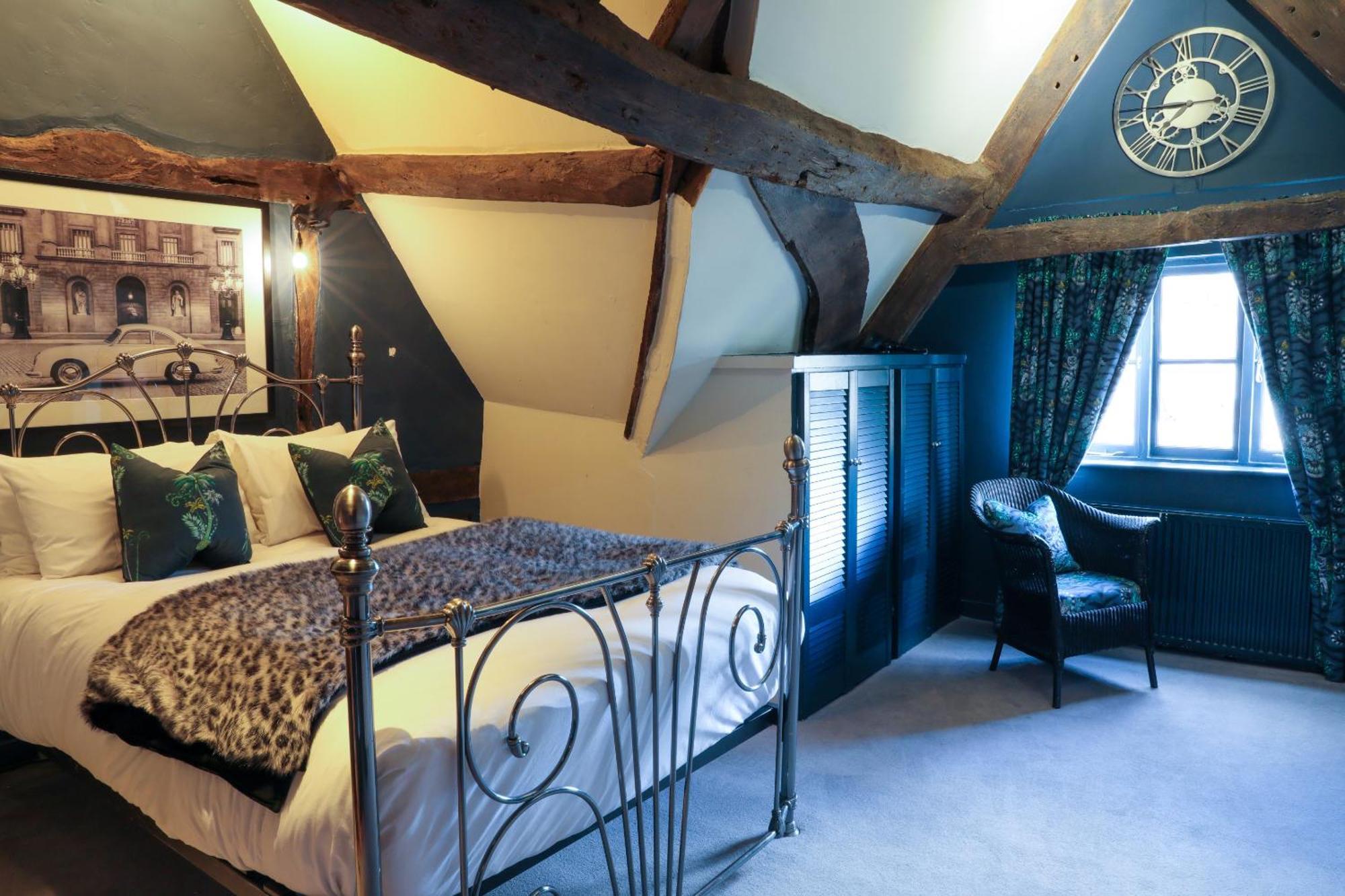The Kingsbury 7Even 8Ight Bed & Breakfast Marlborough Room photo