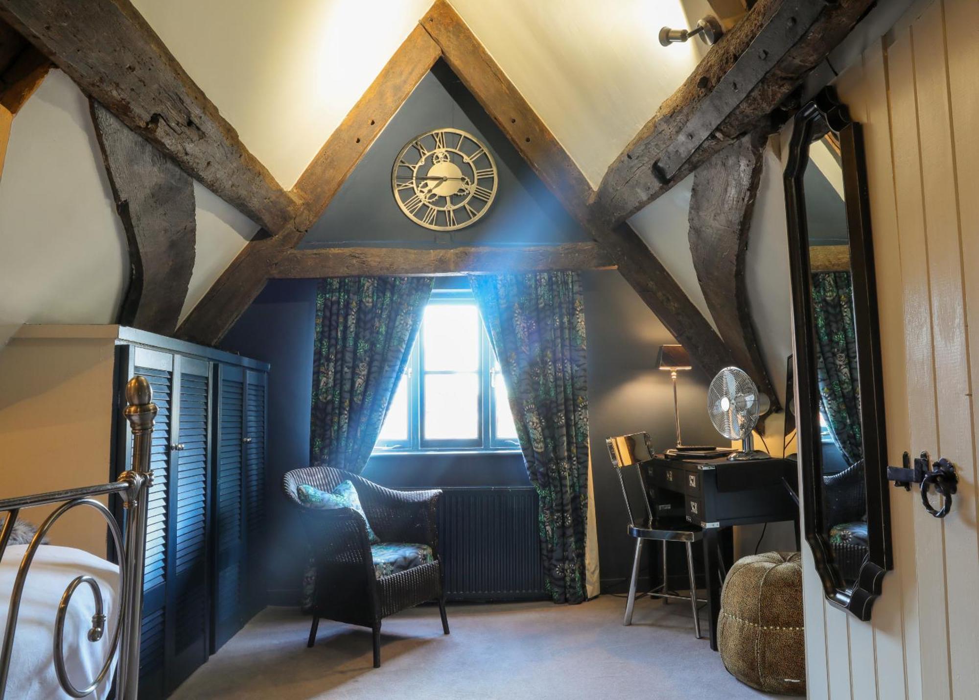 The Kingsbury 7Even 8Ight Bed & Breakfast Marlborough Room photo