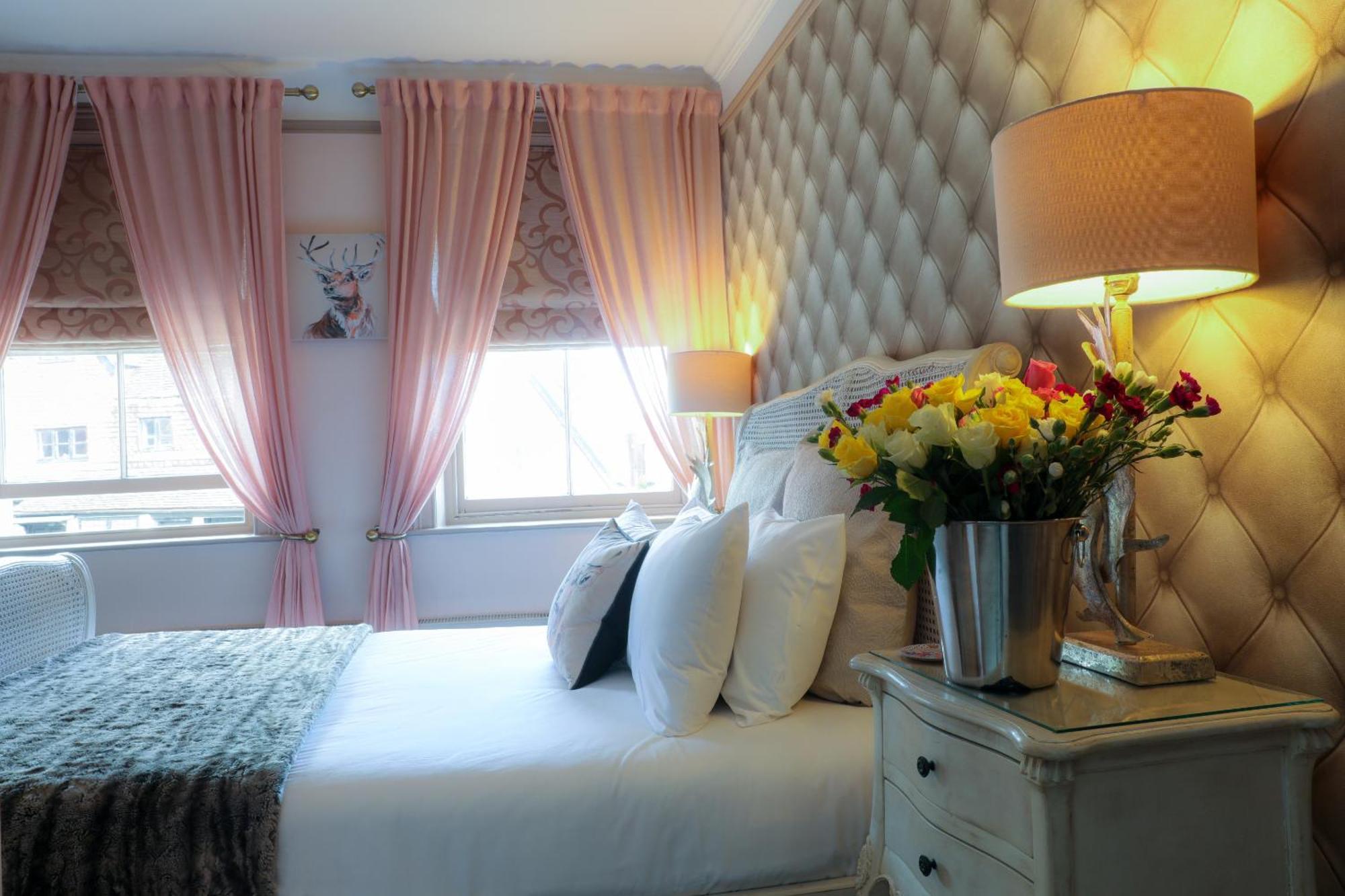 The Kingsbury 7Even 8Ight Bed & Breakfast Marlborough Room photo