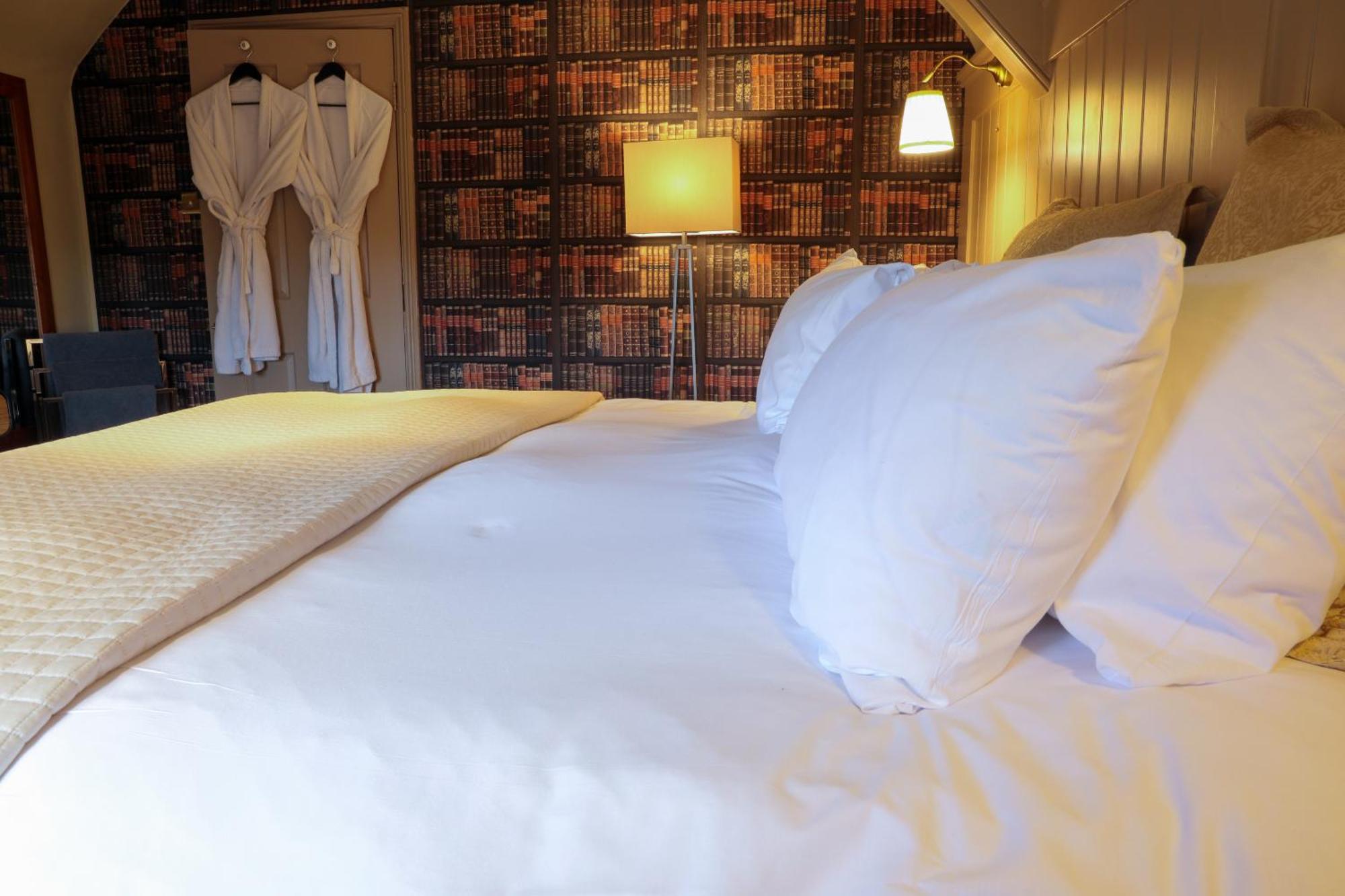 The Kingsbury 7Even 8Ight Bed & Breakfast Marlborough Room photo